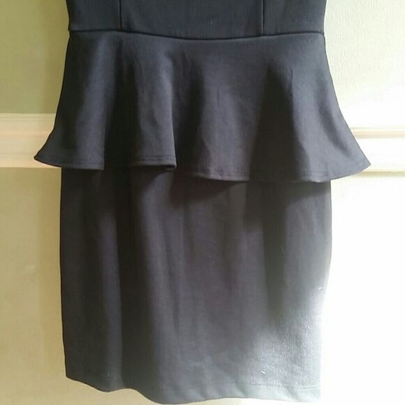 𝅺BAILEY BLUE BASIC BLACK PEPLUM DRESS - Picture 3 of 8